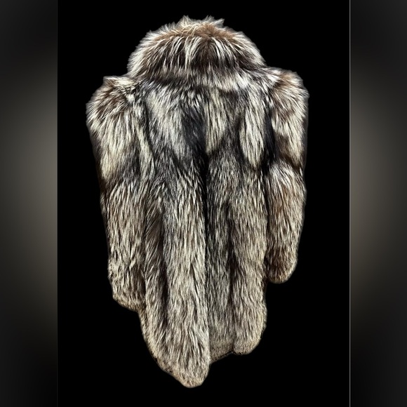 Silver Fox fur Saga Fox coat - Picture 2 of 12